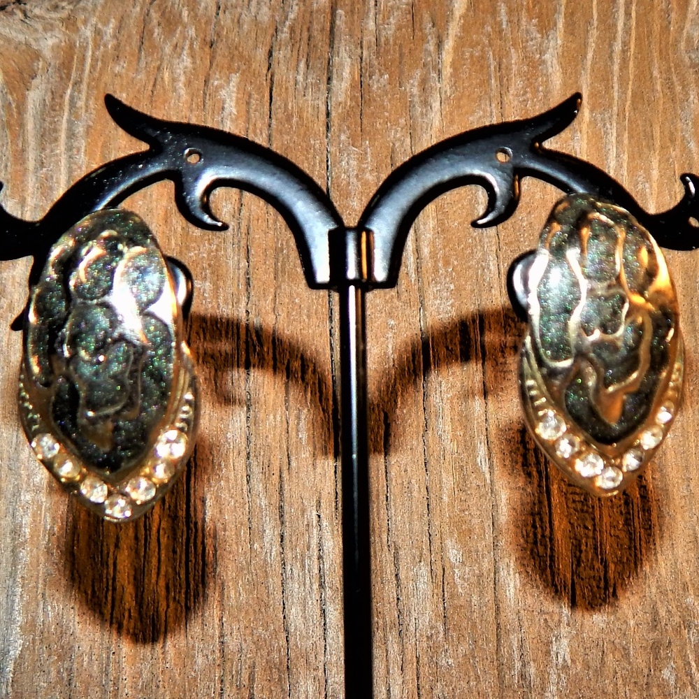 <3     Awesome Enameled Gold w/Rhinestone    <3